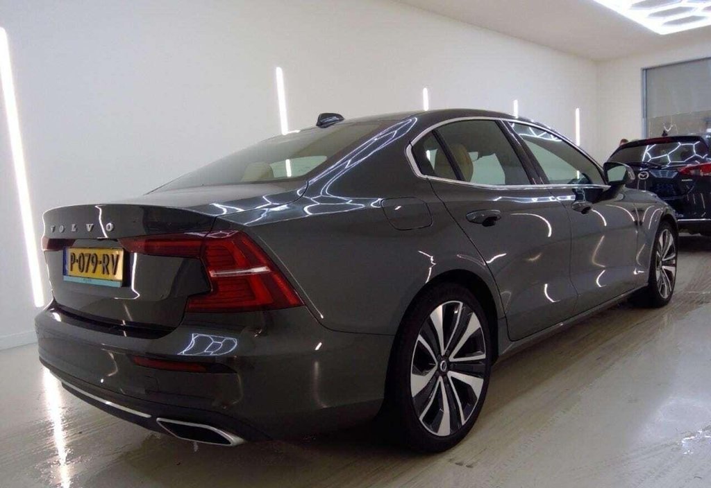 Volvo S60 2022 4