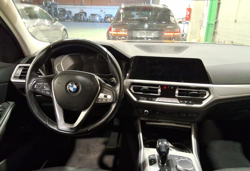 BMW 330e 2021 7