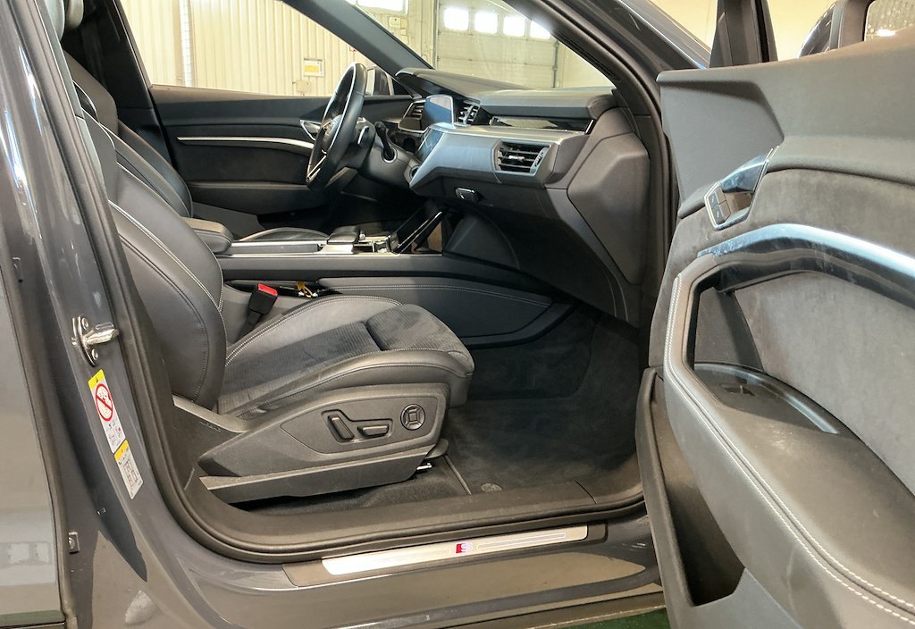 Audi Q8 2023 7