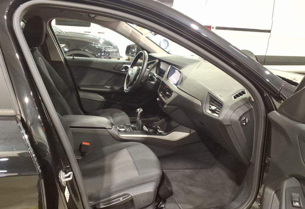 BMW 116d 2022 8