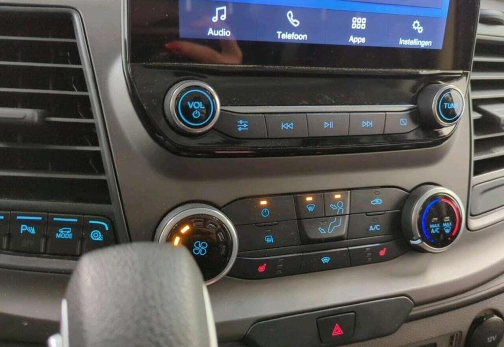 Ford Transit 2023 9
