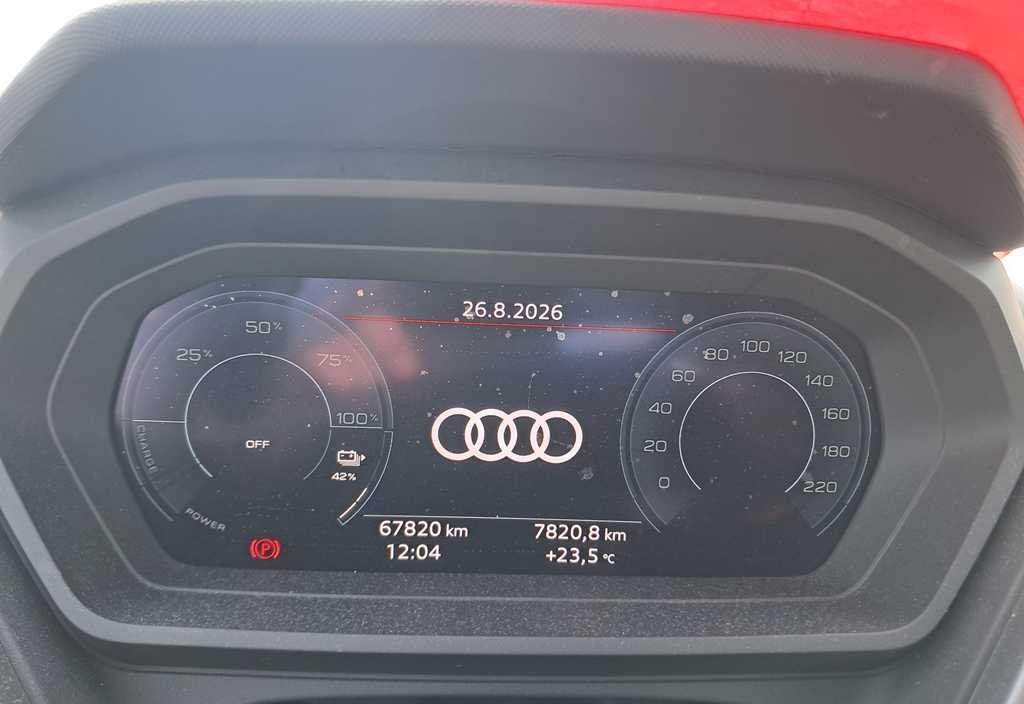 Audi Q4 e-tron 2025 8