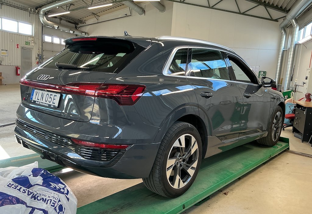 Audi Q8 2023 5