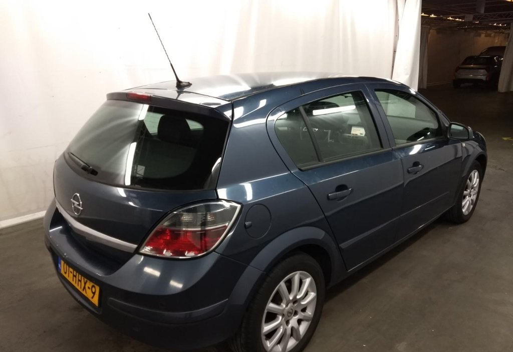 Opel Astra 2008 4