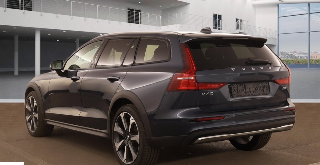 Volvo V60 2024 4