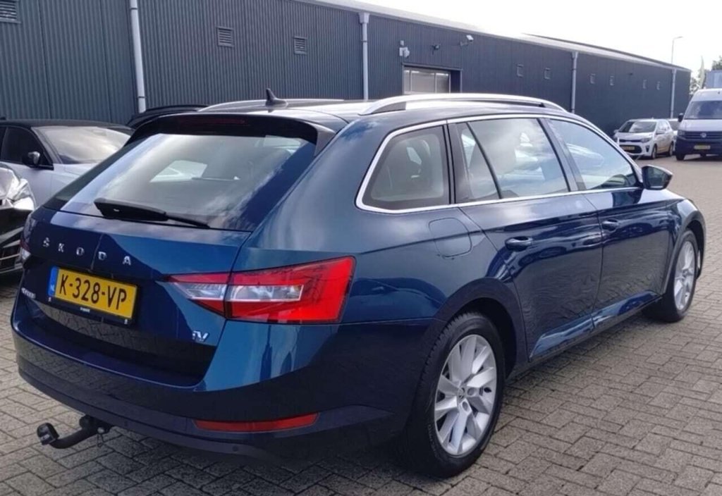 Skoda Superb 2021 4