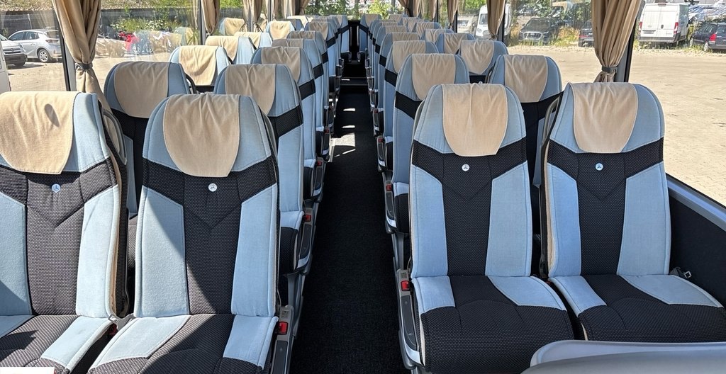 Mercedes-Benz Tourismo 2016 11