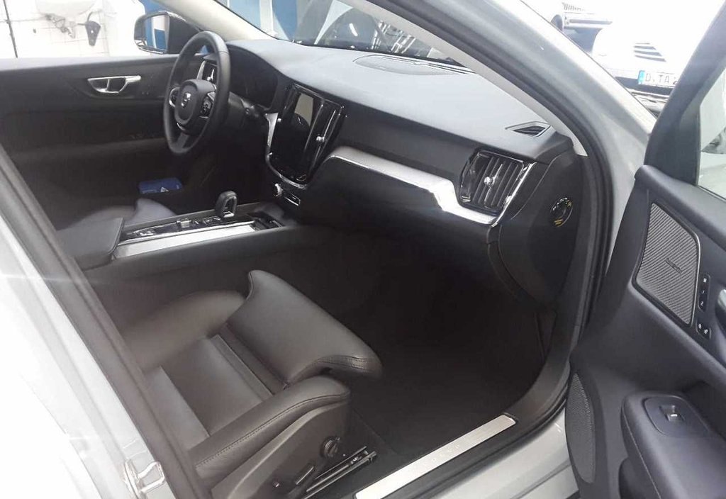 Volvo V60 2024 8