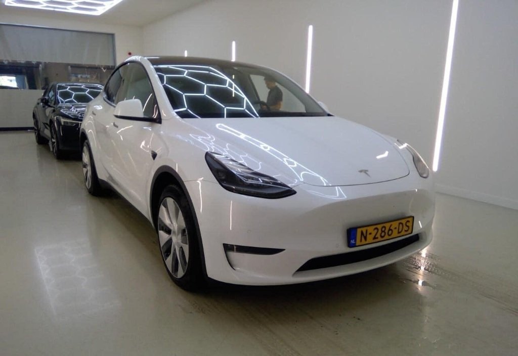 Tesla Model Y 2021 3