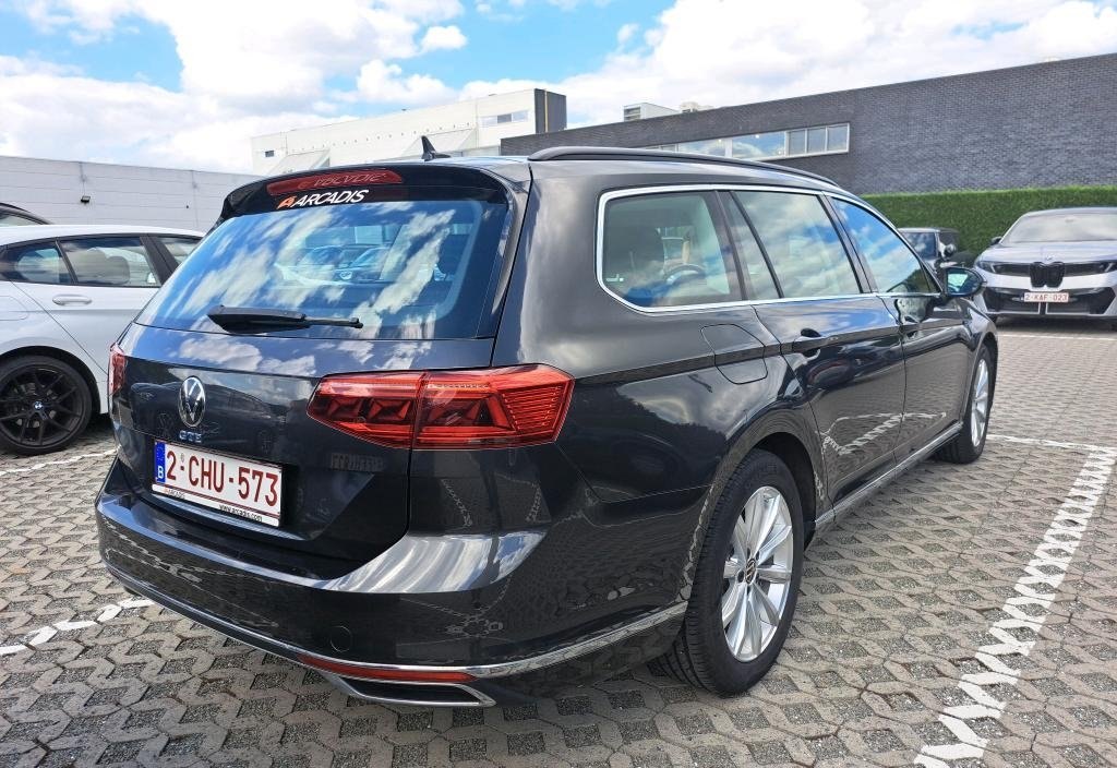 Volkswagen Passat 2022 5