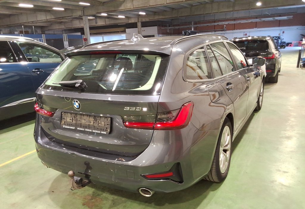 BMW 330e 2021 5