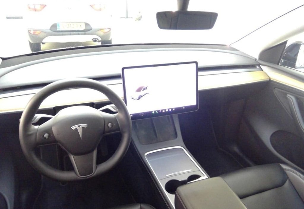 Tesla Model Y 2023 2