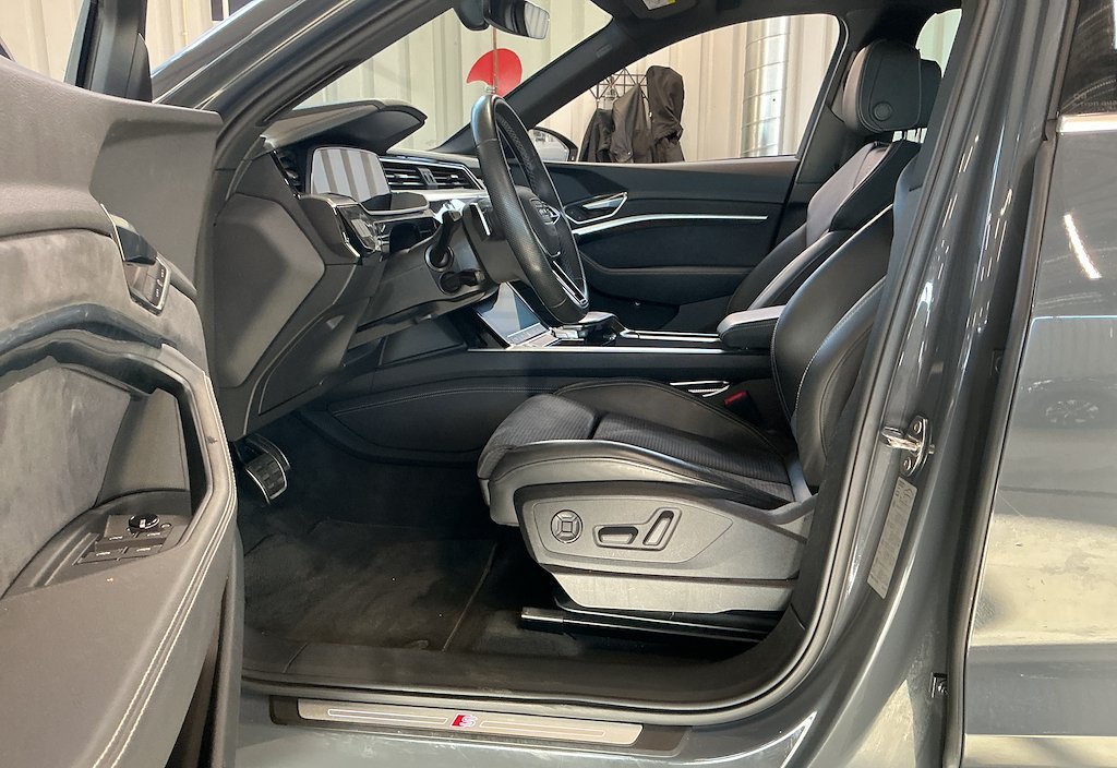 Audi Q8 2023 6