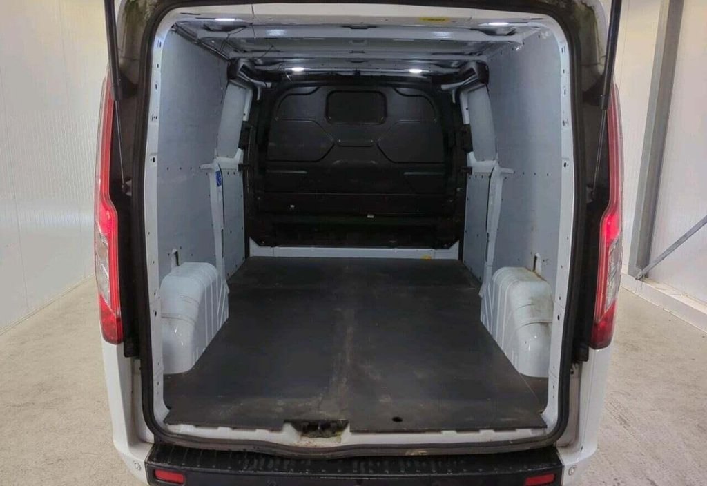 Ford Transit 2022 10