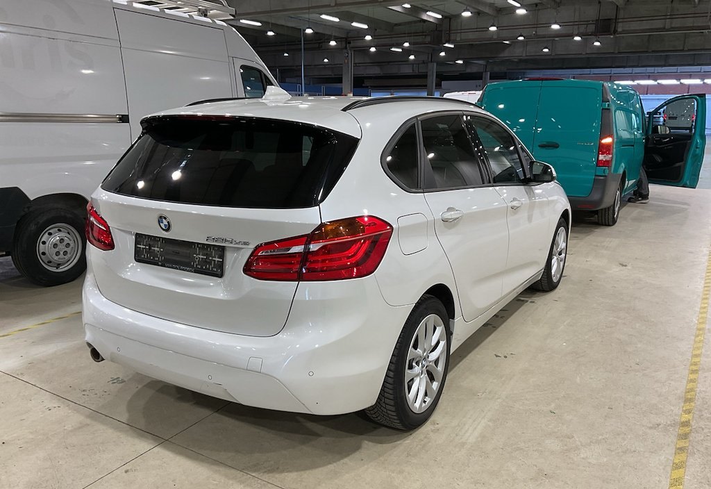 BMW 225 2020 5