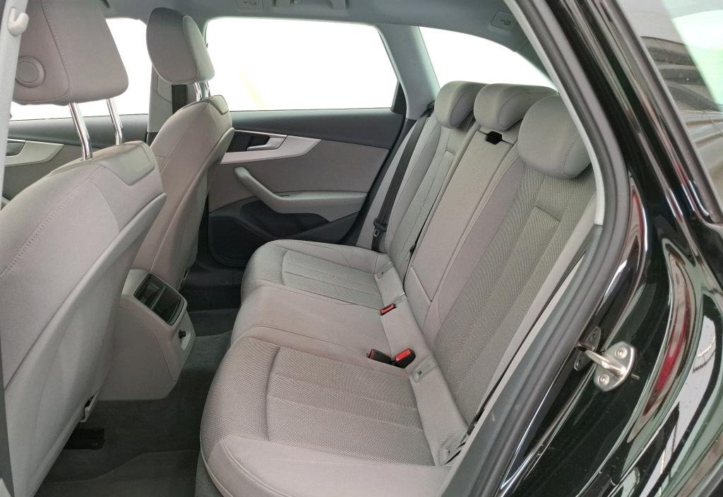 Audi A4 2019 9
