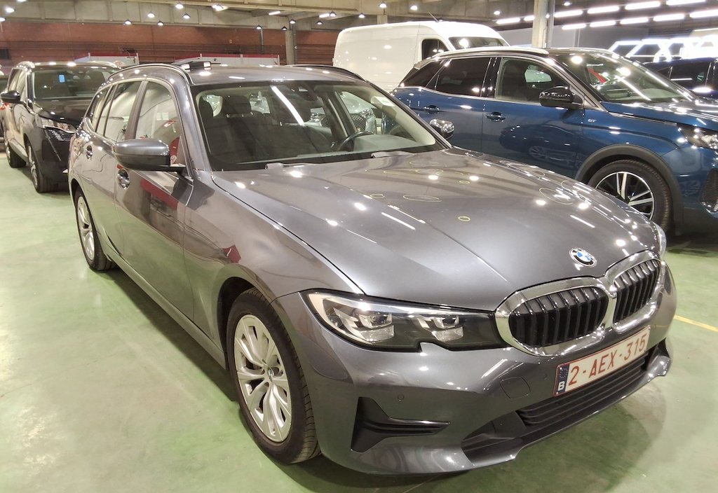 BMW 330e 2021 9