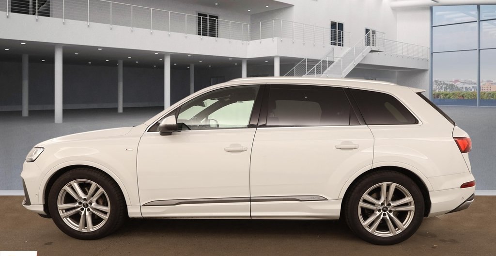 Audi Q7 2022 5