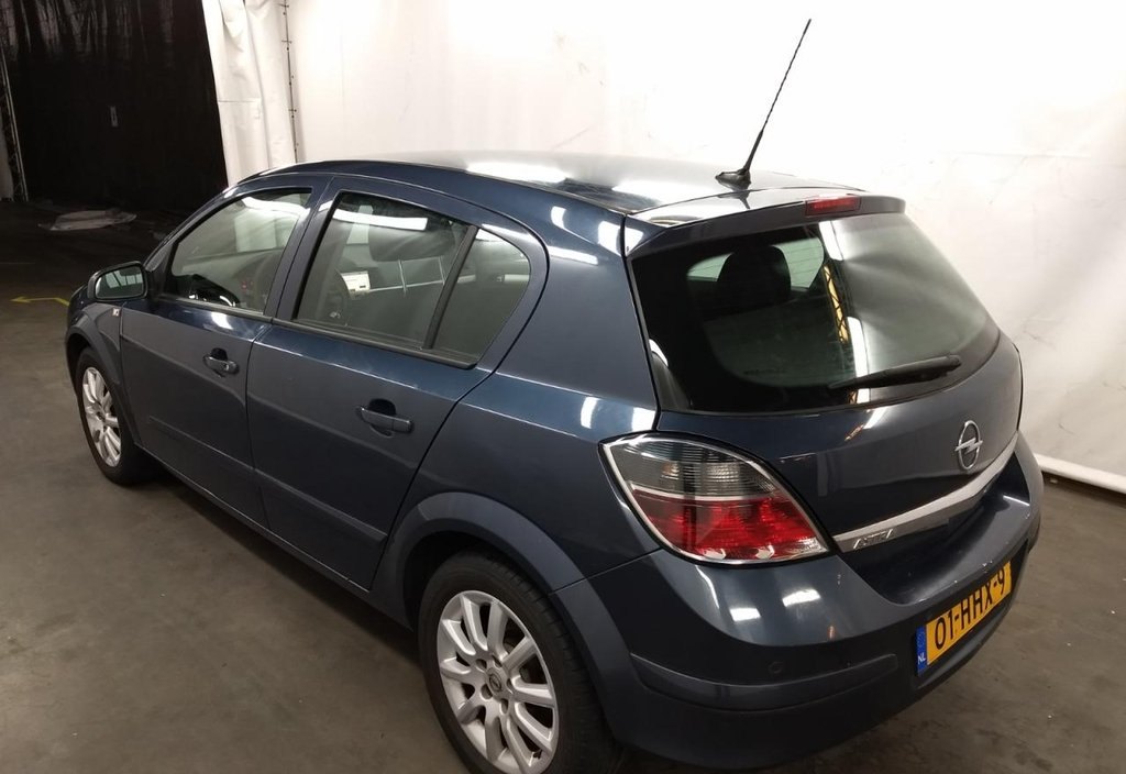 Opel Astra 2008 3