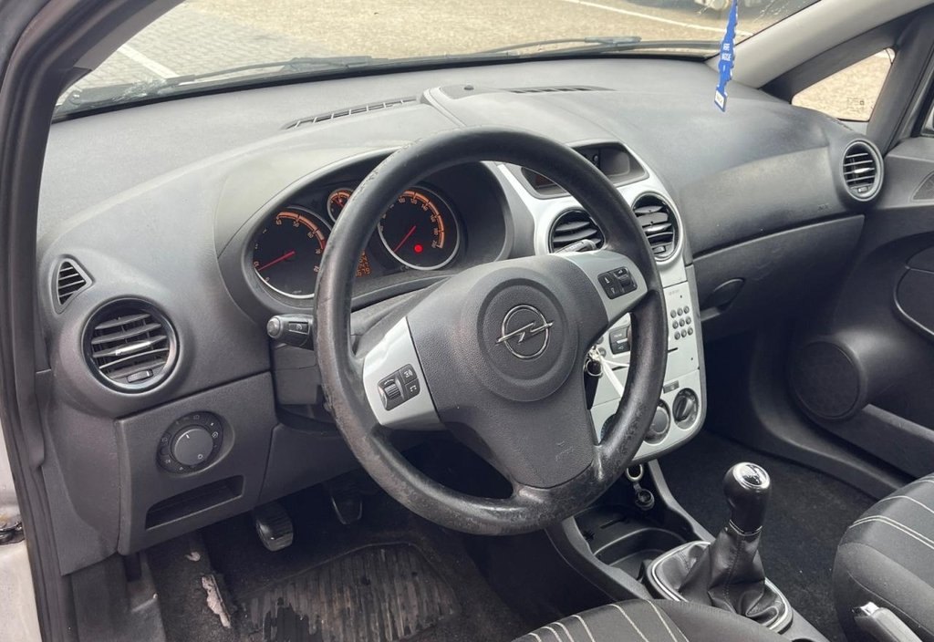 Opel Corsa 2010 6