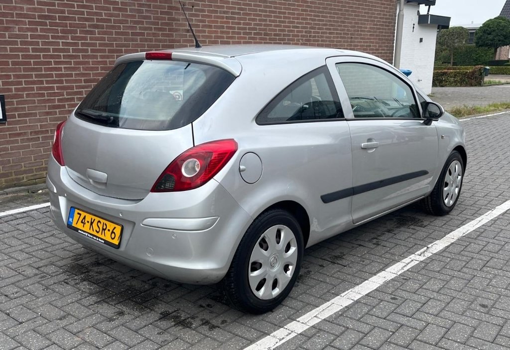 Opel Corsa 2010 4