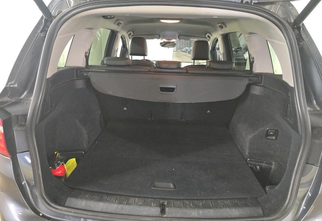 BMW 216d 2022 8