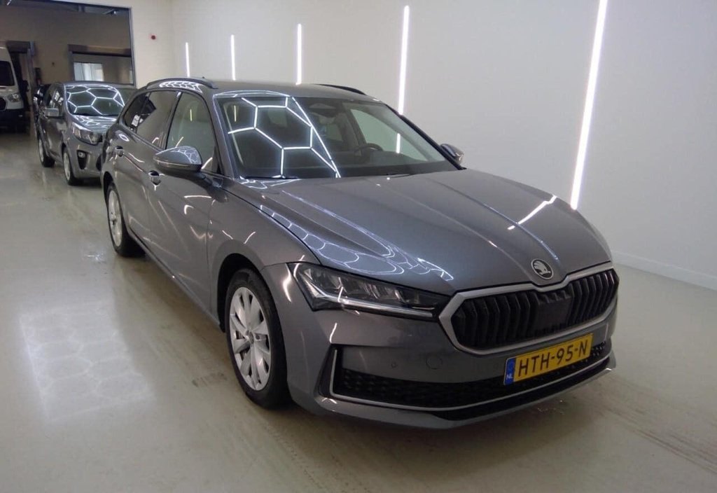 Skoda Superb 2025 3