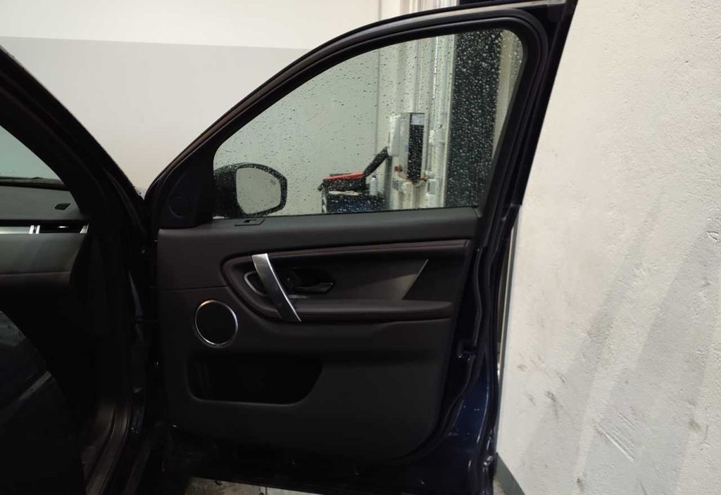 Land Rover Discovery 2023 7