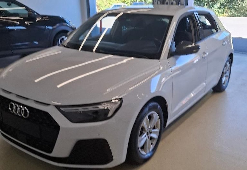Audi A1 2023 4