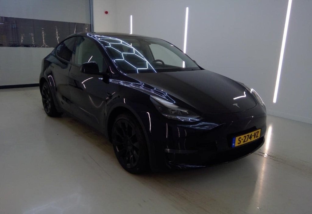 Tesla Model Y 2023 3
