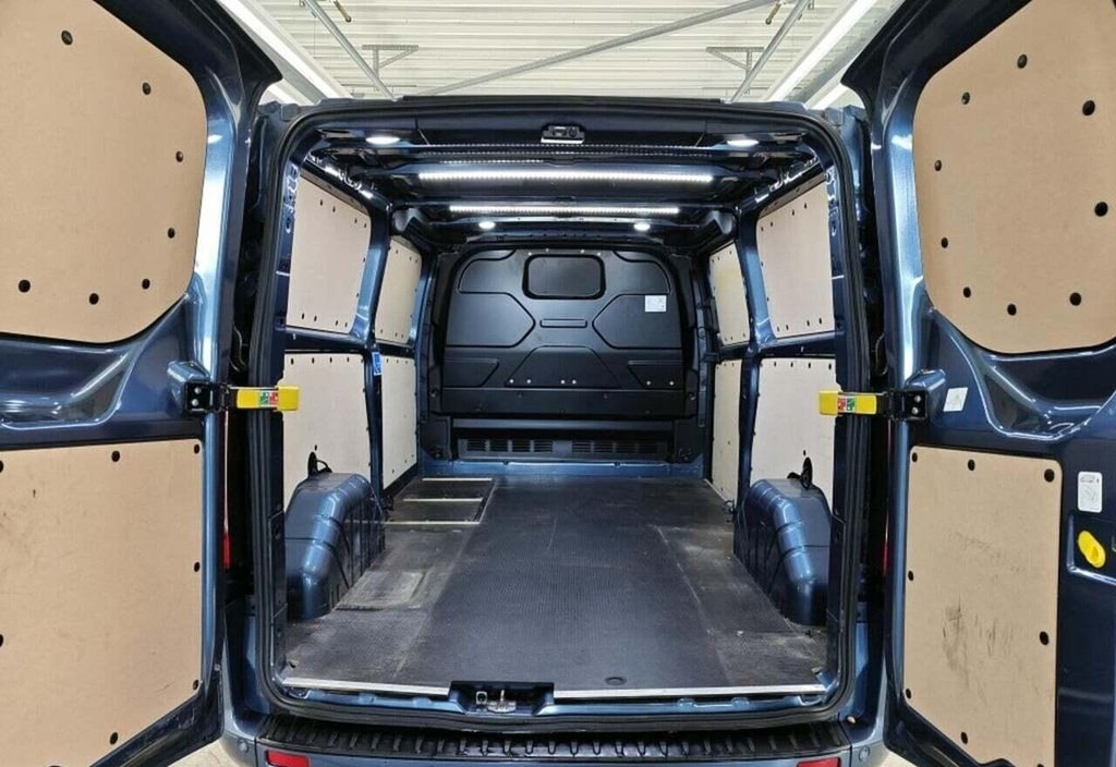 Ford Transit 2022 10