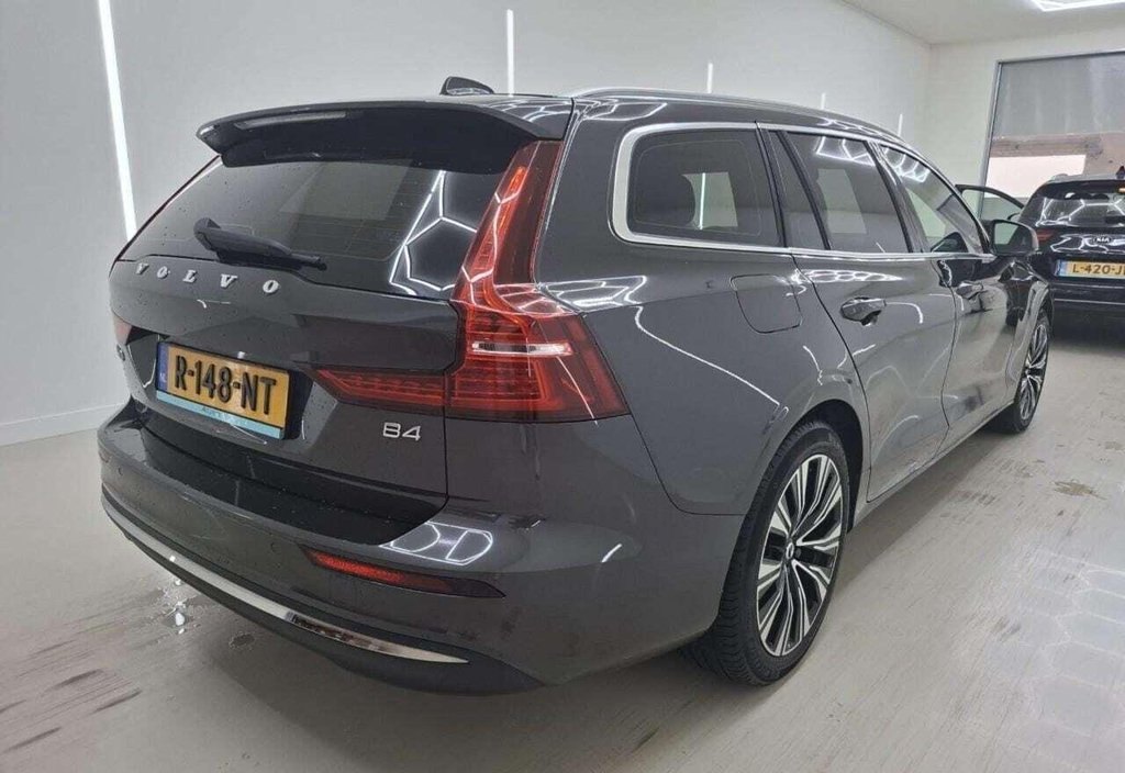 Volvo V60 2022 4