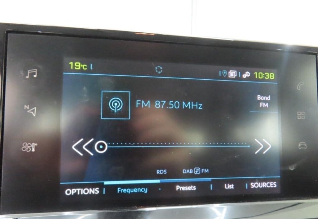 Peugeot E-2008 2021 4