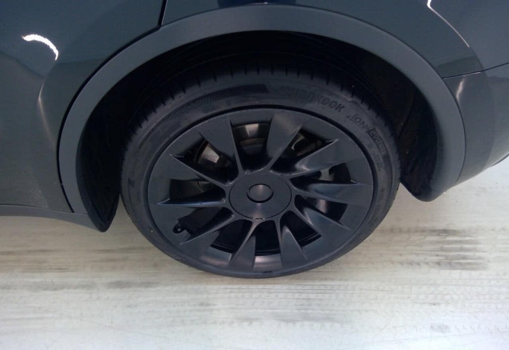 Tesla Model Y 2023 12