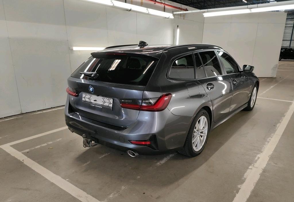 BMW 320e 2022 4