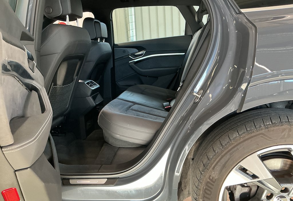 Audi Q8 2023 8