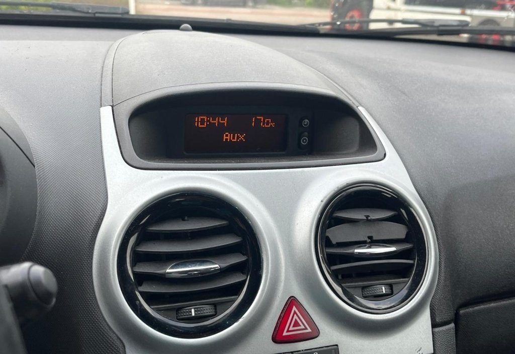 Opel Corsa 2010 8