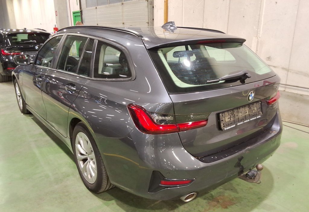 BMW 330e 2021 3