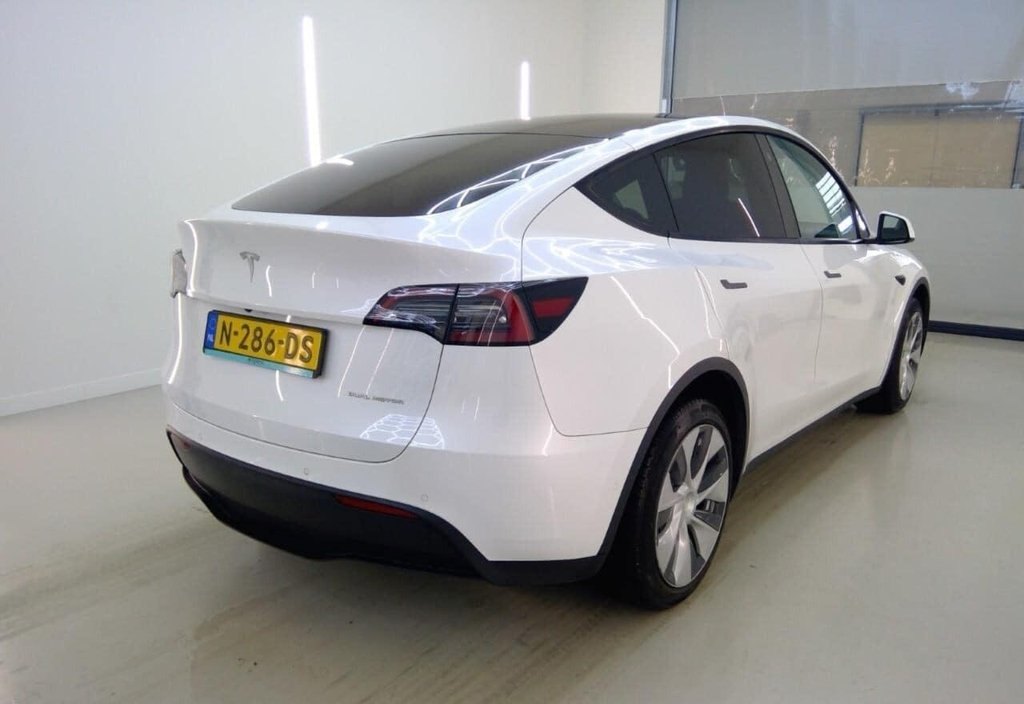 Tesla Model Y 2021 4
