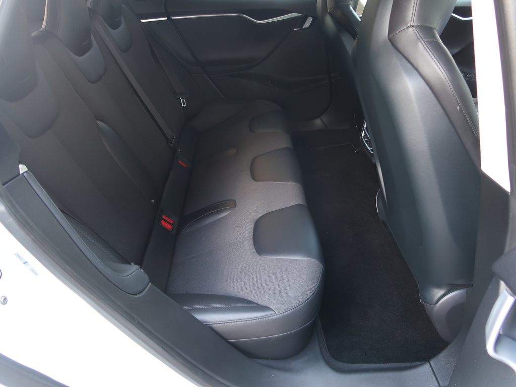 Tesla Model S 4x4 2015 11