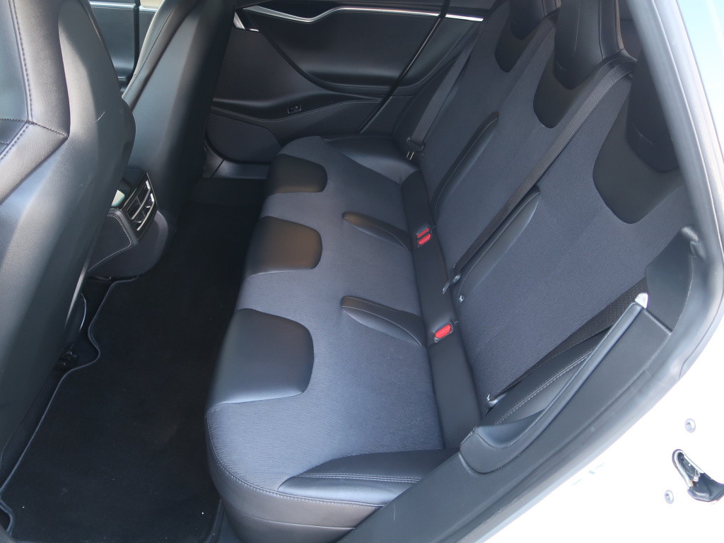 Tesla Model S 4x4 2015 12