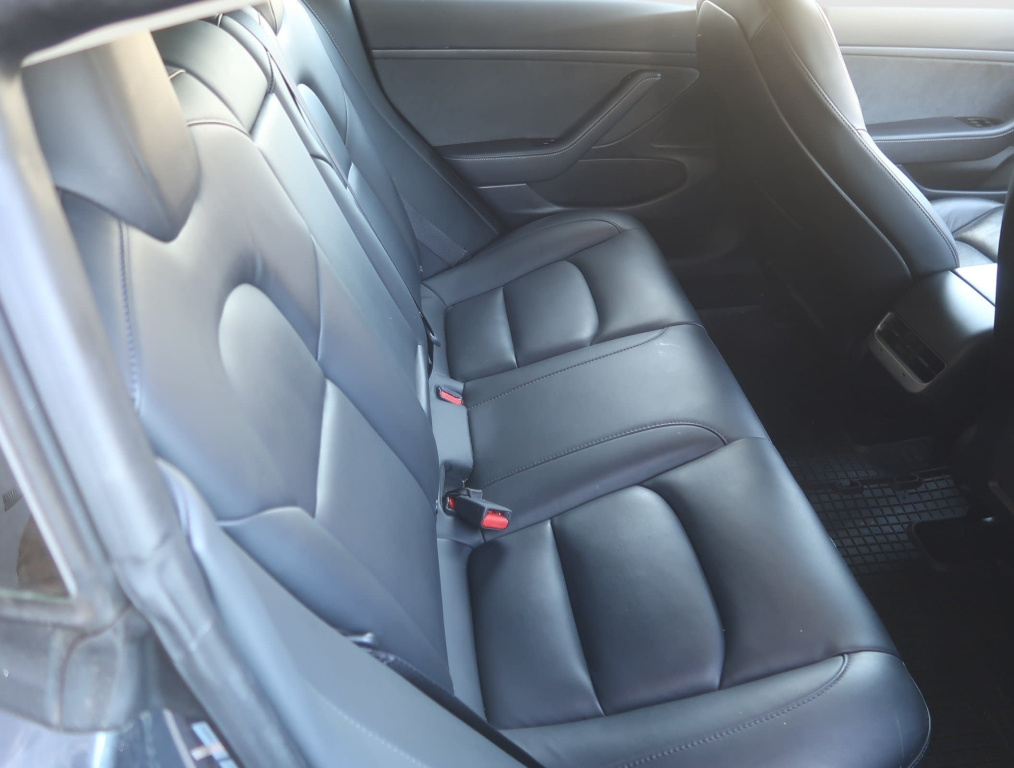 Tesla Model 3 2020 11