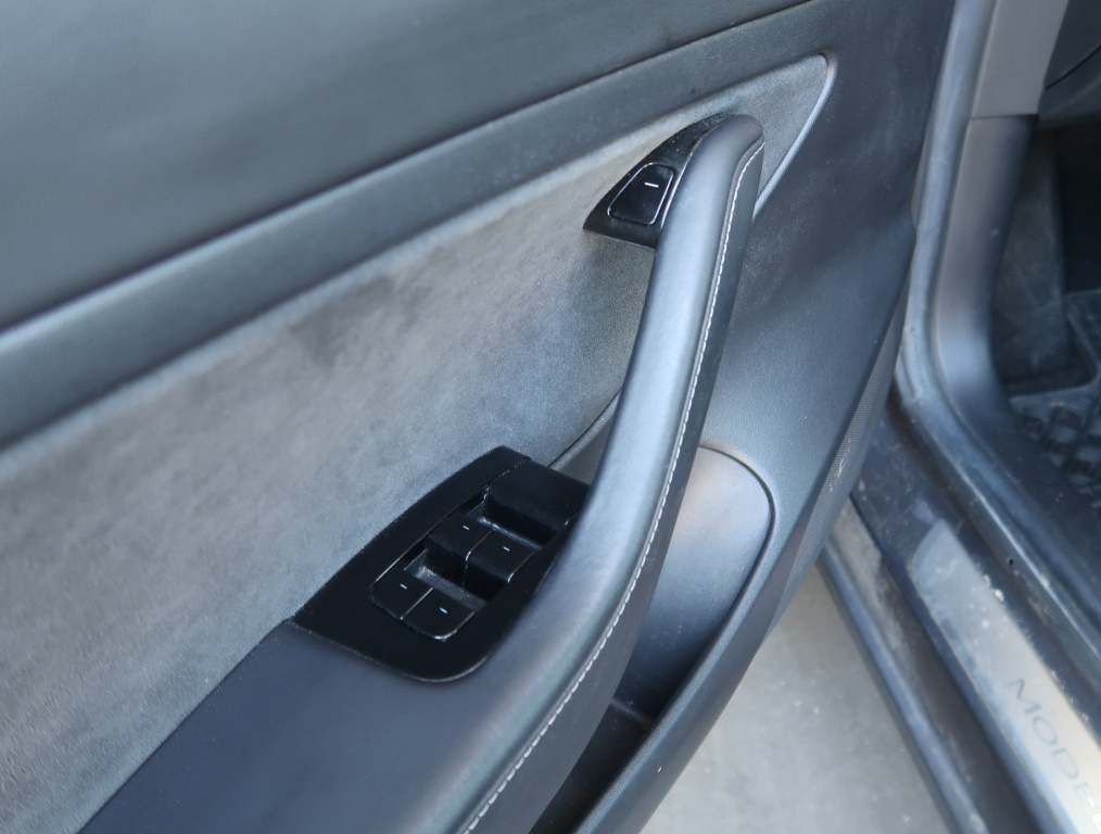 Tesla Model 3 2020 20