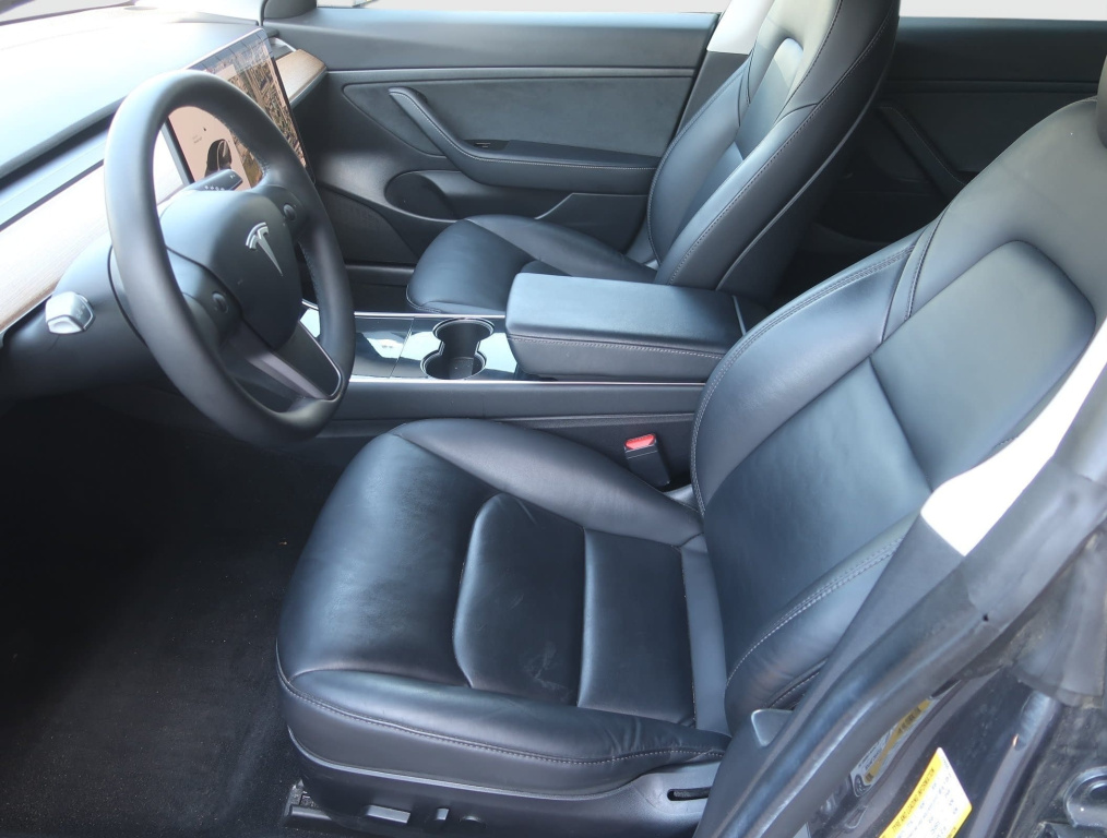 Tesla Model 3 2020 13