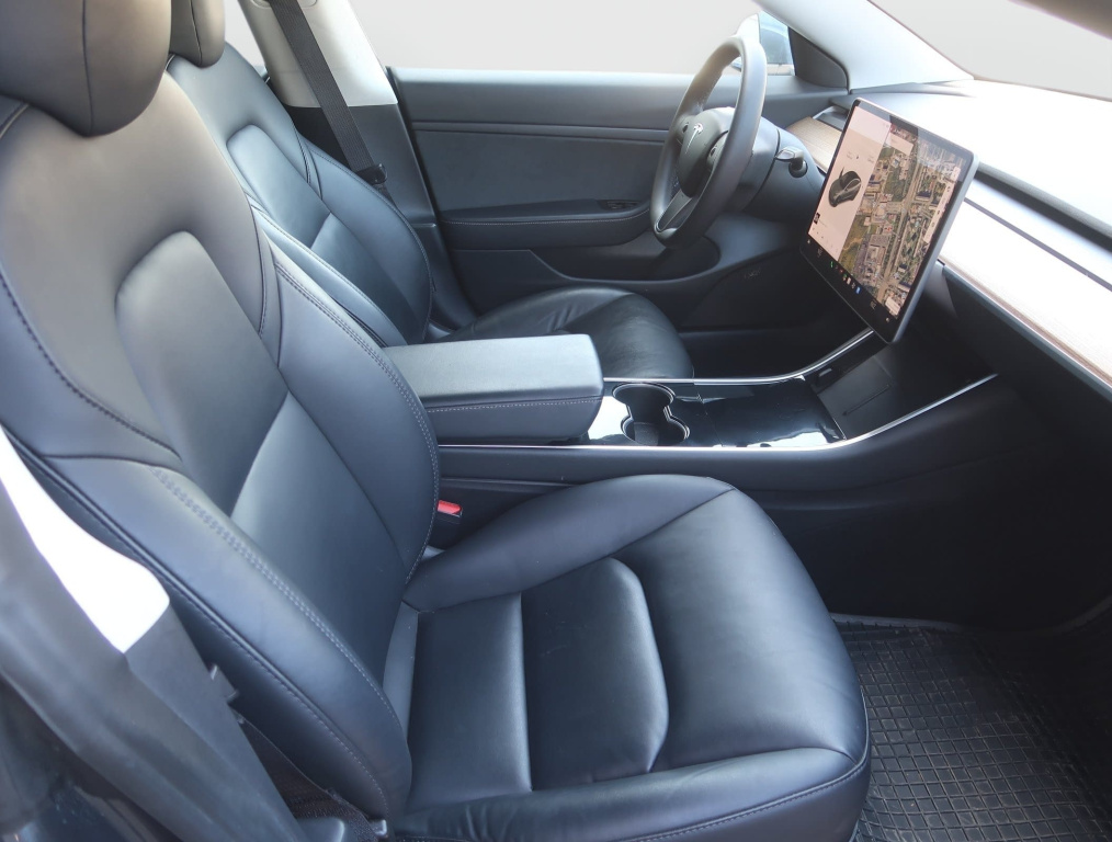Tesla Model 3 2020 10