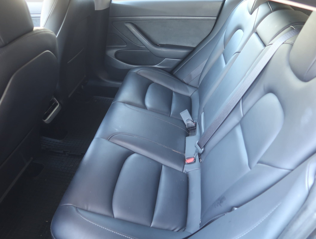 Tesla Model 3 2020 12