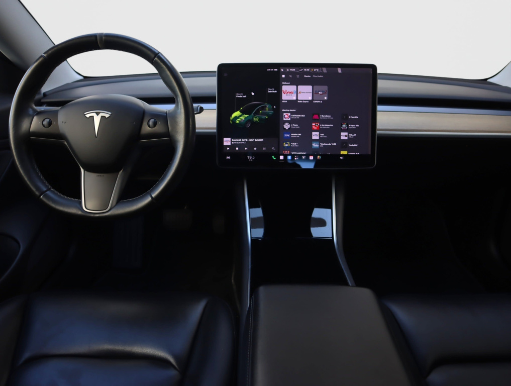 Tesla Model 3 2019 9