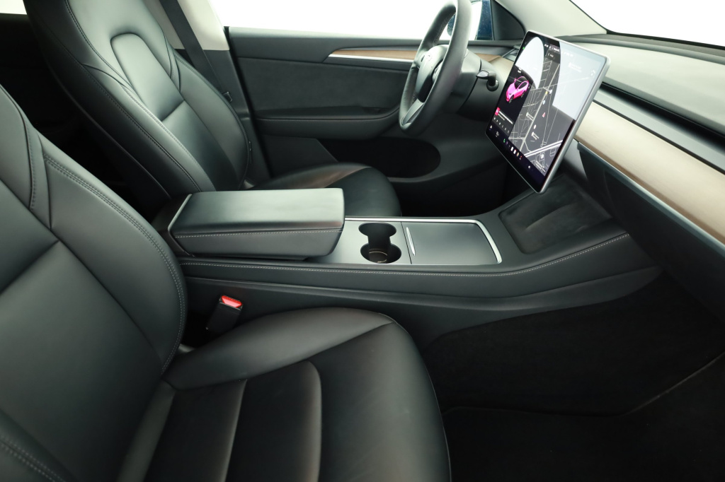 Tesla Model Y 4x4 2021 10