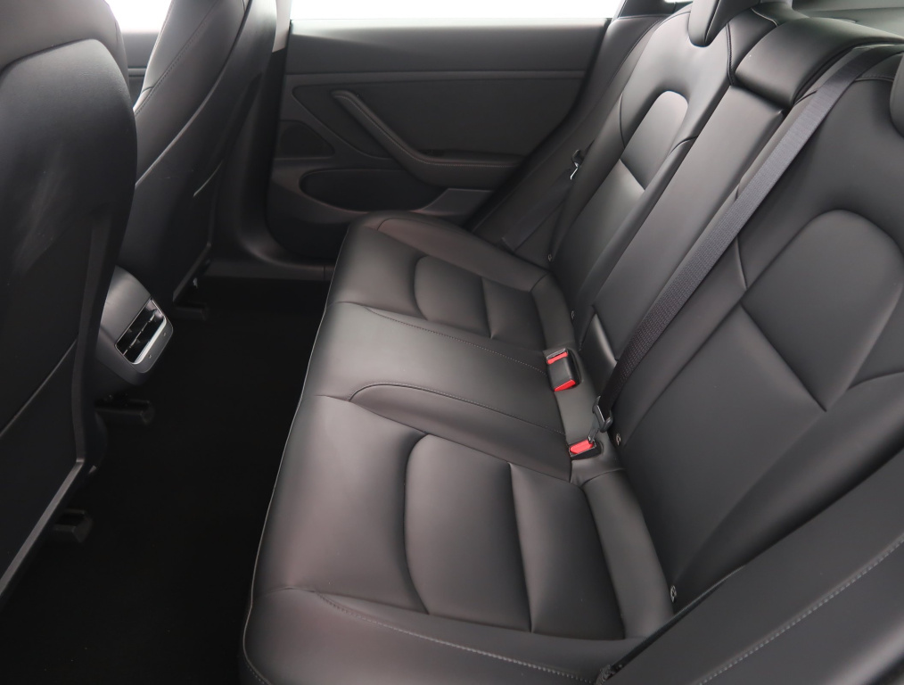 Tesla Model 3 2020 12