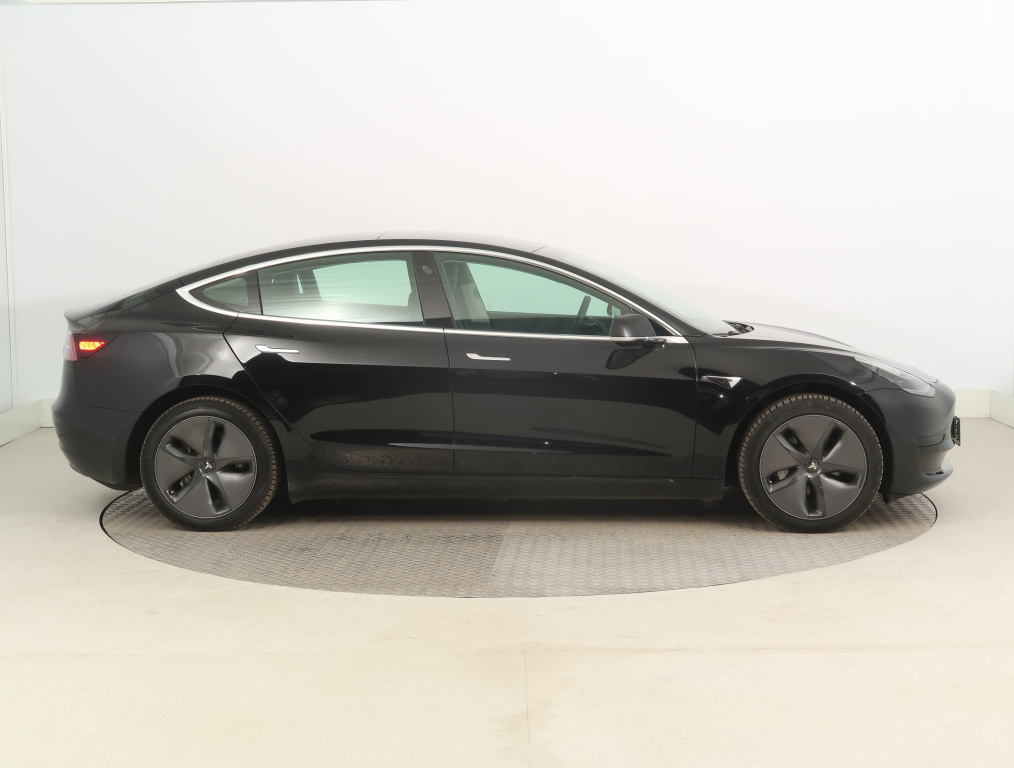 Tesla Model 3 2020 8